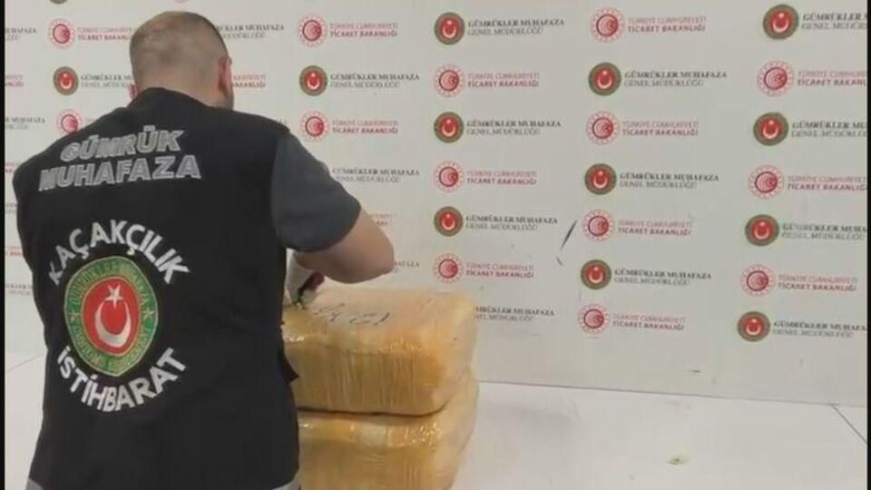 İstanbul Havalimanı'nda dev uyuşturucu operasyonu: 25 kilogram esrar ele geçirildi