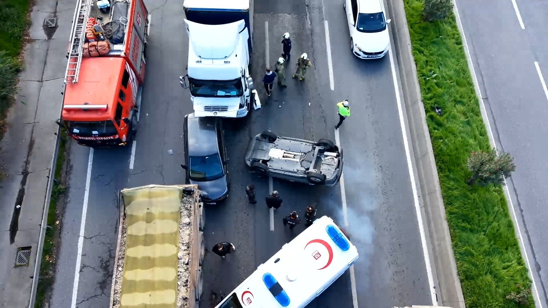 İstanbul’da 5 Araç Birbirine Girdi (5)