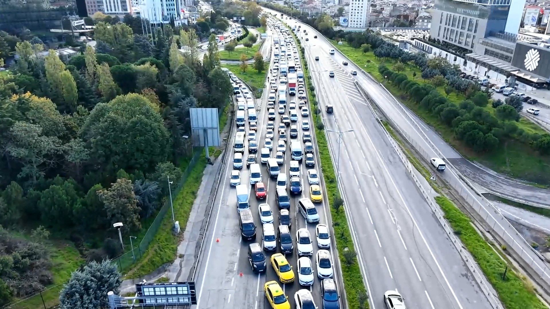 İstanbul’da 5 Araç Birbirine Girdi (6)