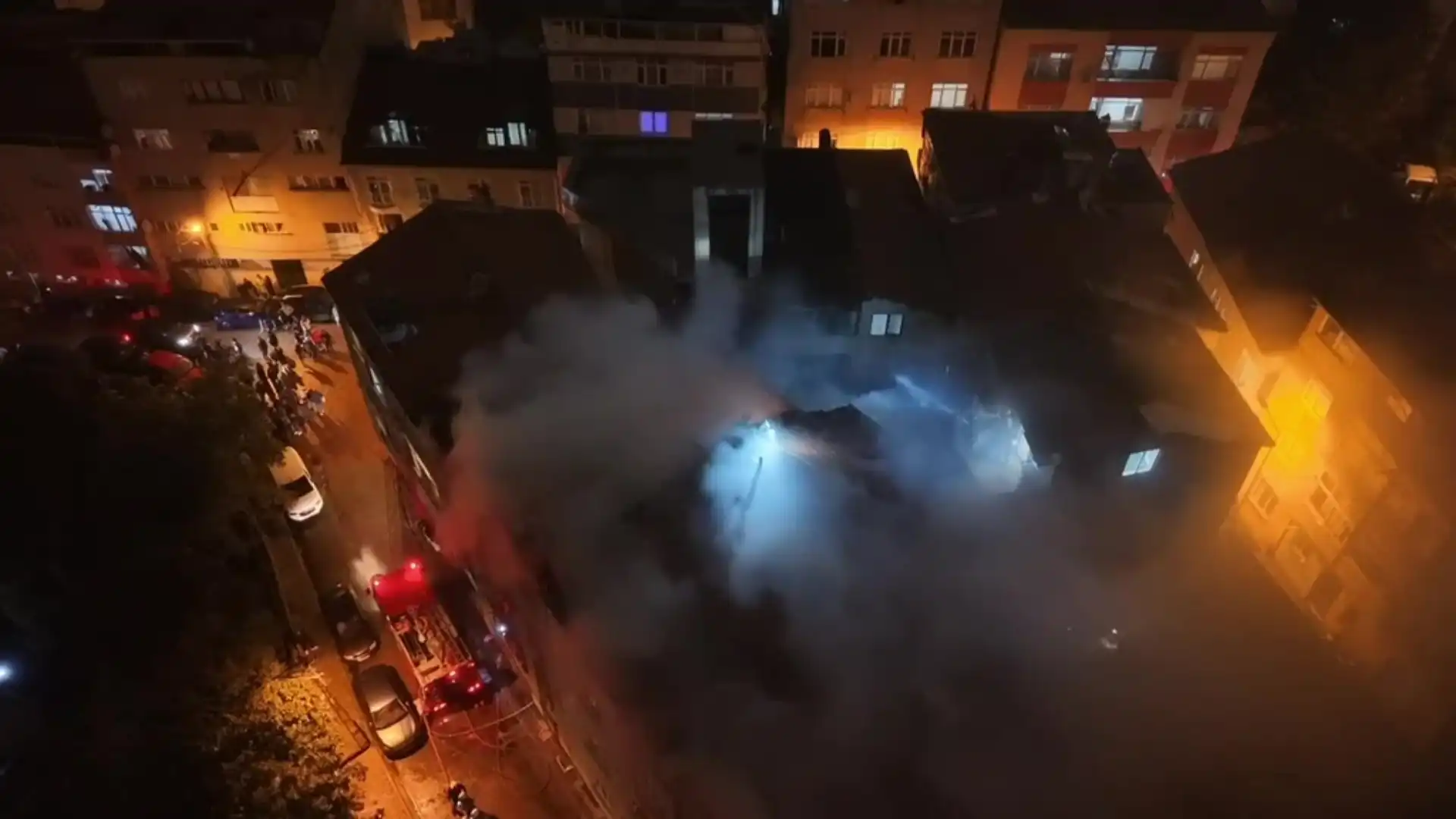 İstanbul’da 5 Katlı Binada Yangın Paniği (3)