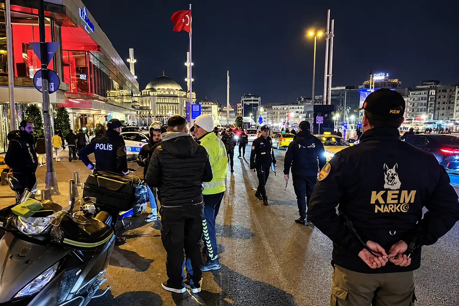 İstanbul’da Huzur Uygulaması 529 Şüpheli Gözaltına Alındı2