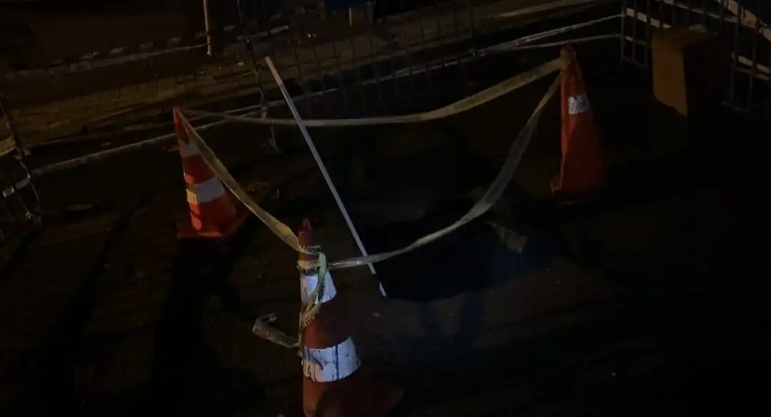 İstanbul’da Sağanak Sonrası Yol Çöktü! (3)