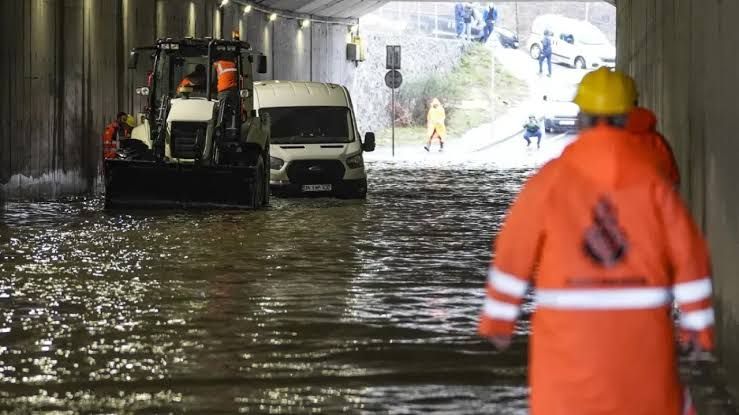 Istanbulda Sel Son Durum Bakan Ciftci Ve Kurum Ayazaga Inceleme