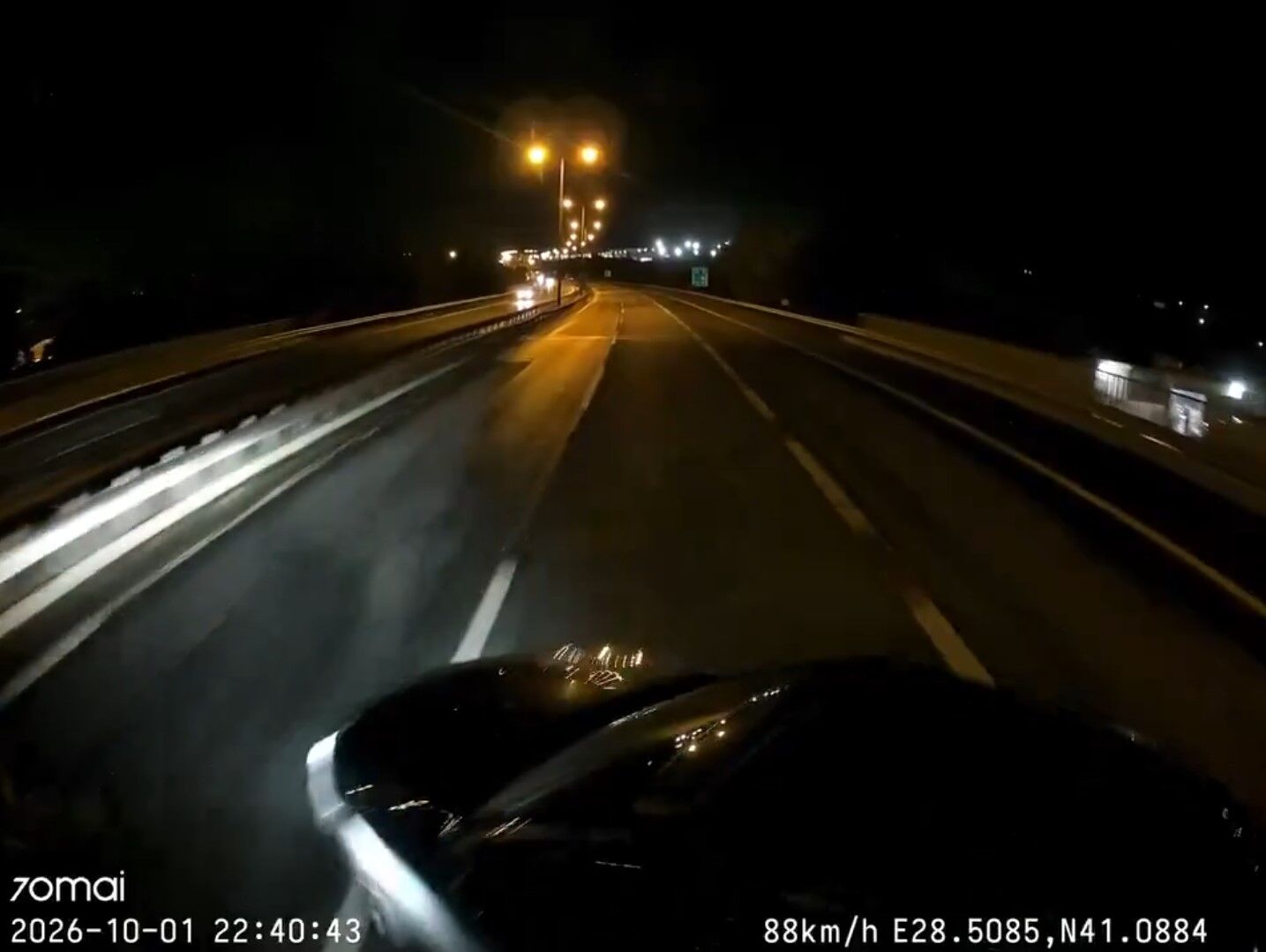 İstanbul’da tır, tali yoldan çıkan otomobile çarptı “Abicim sen gerizekalı mısın ya…”