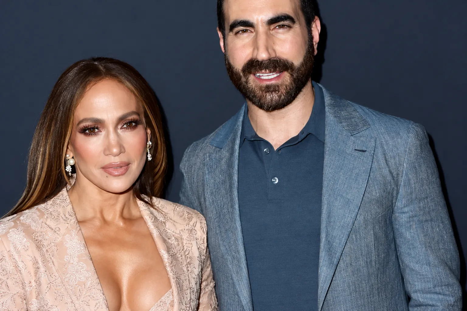 Jennifer Lopez’in Rol Arkadaşı Brett Goldstein Ile Aşk Iddiası (1)