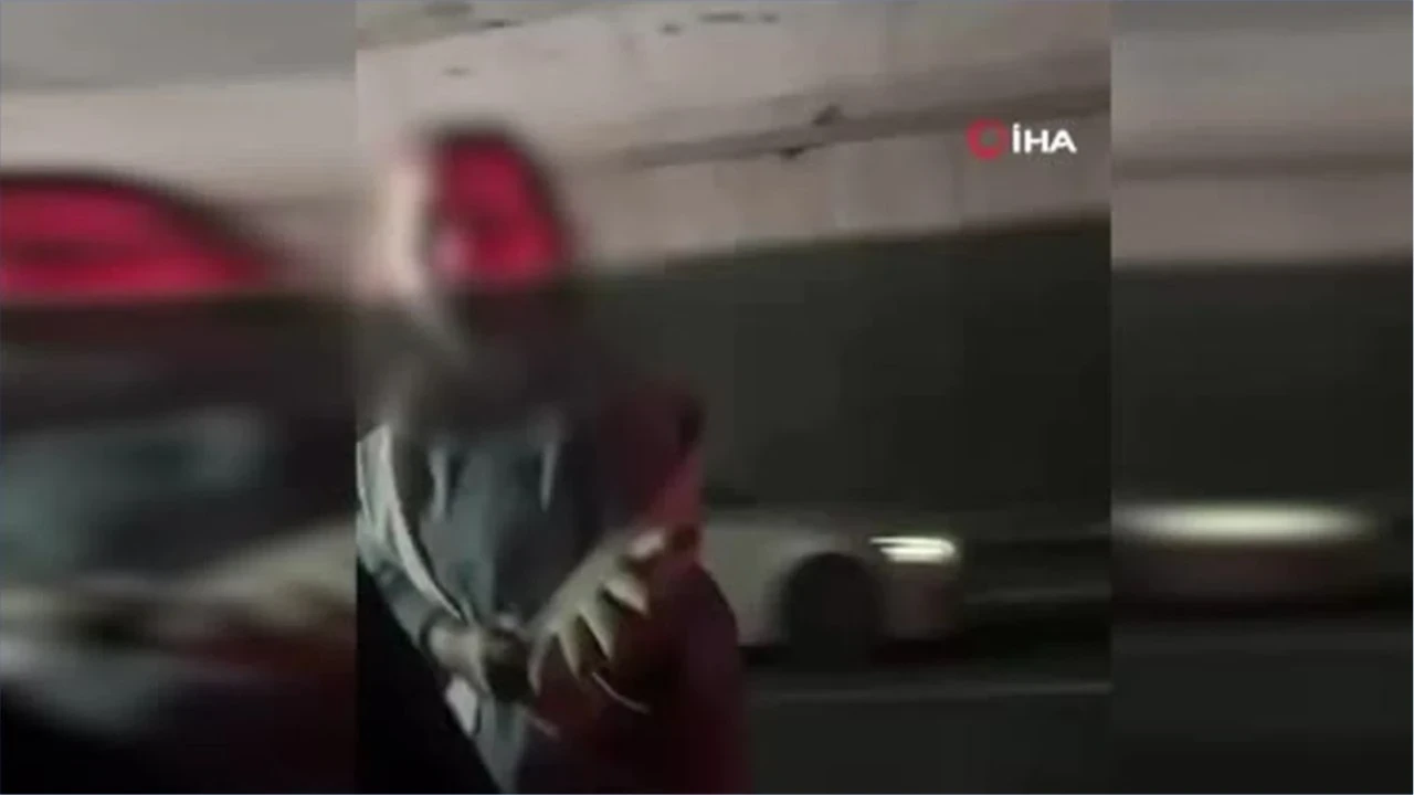 Kadin Doktor Trafi̇kte Tartiştiği Sürücüye Küfürler Yağdirdi