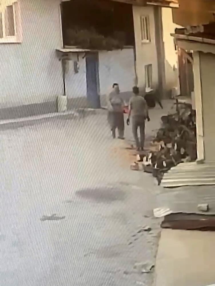 Kadının Motorlu Testere Ile Yaşlı Adamı Korkuttu