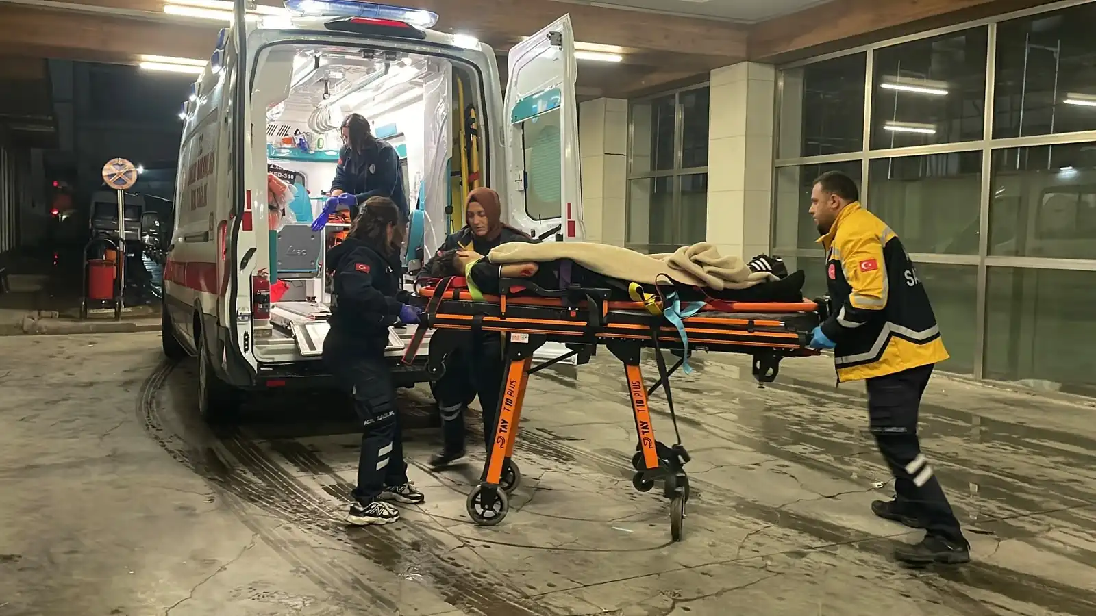 Karaman’da Parkta Bıçaklı Kavga (2)