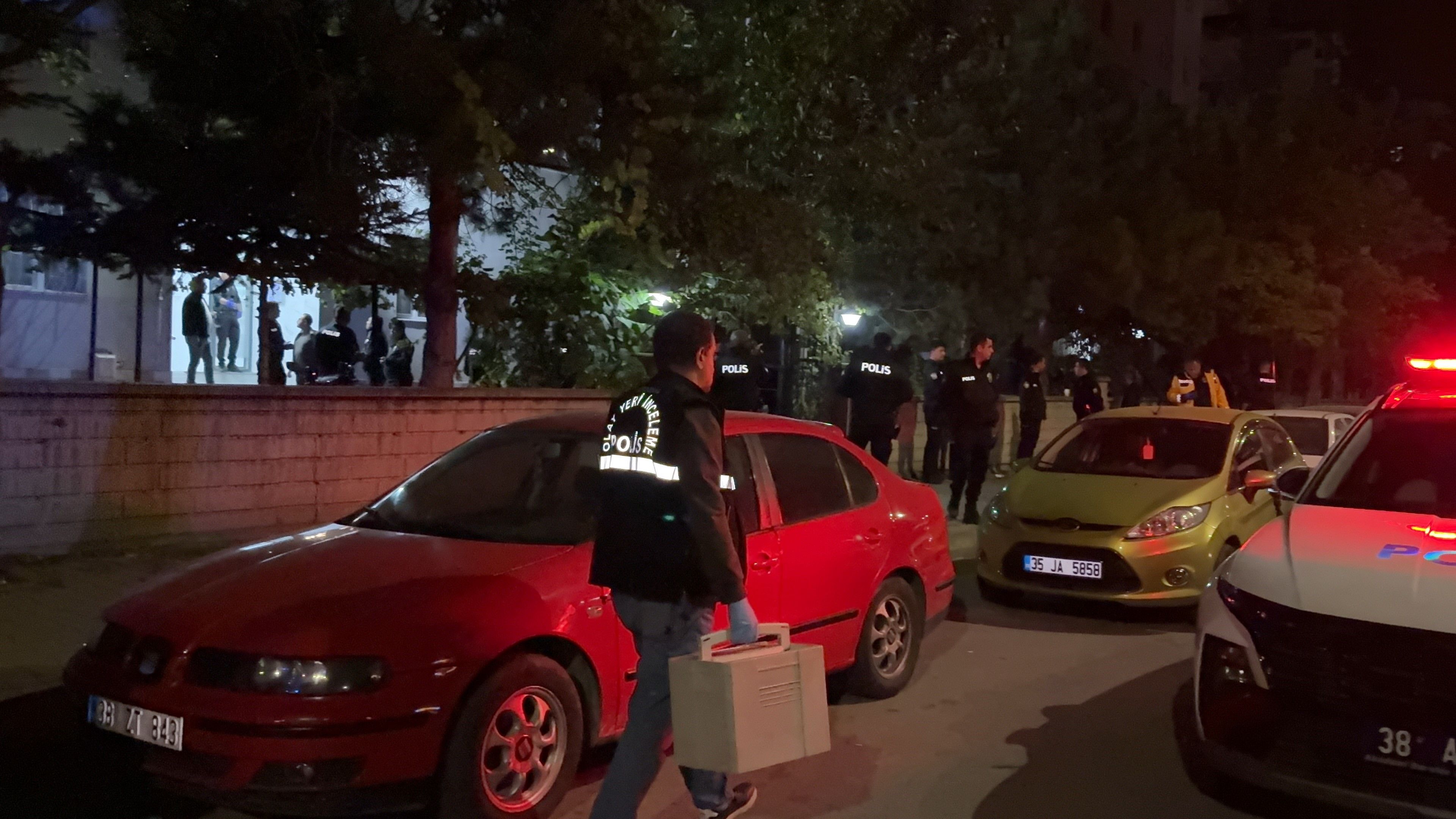 Kayseri’de Babasını Bıçaklayarak Öldürdü, Ardından Intihara Kalkıştı (4)