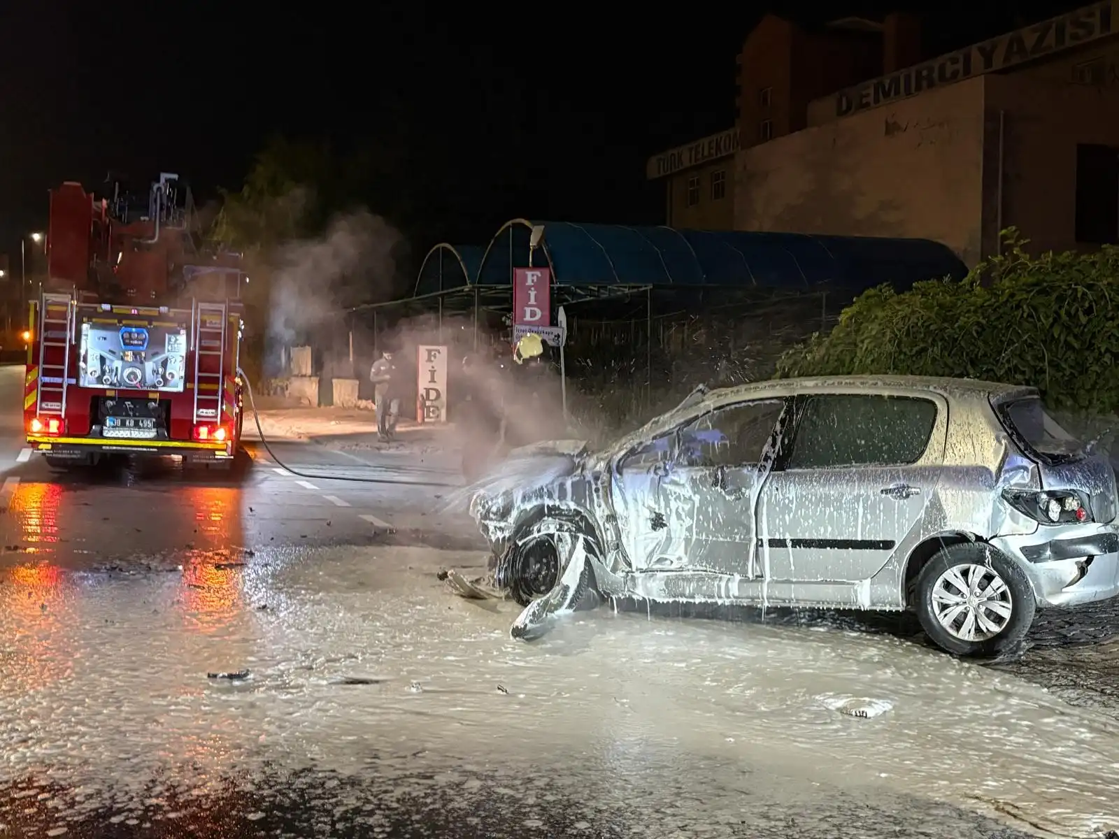 Kayseri’de Kontrolden Çıkan Otomobil 3 Araca Çarptı (5)