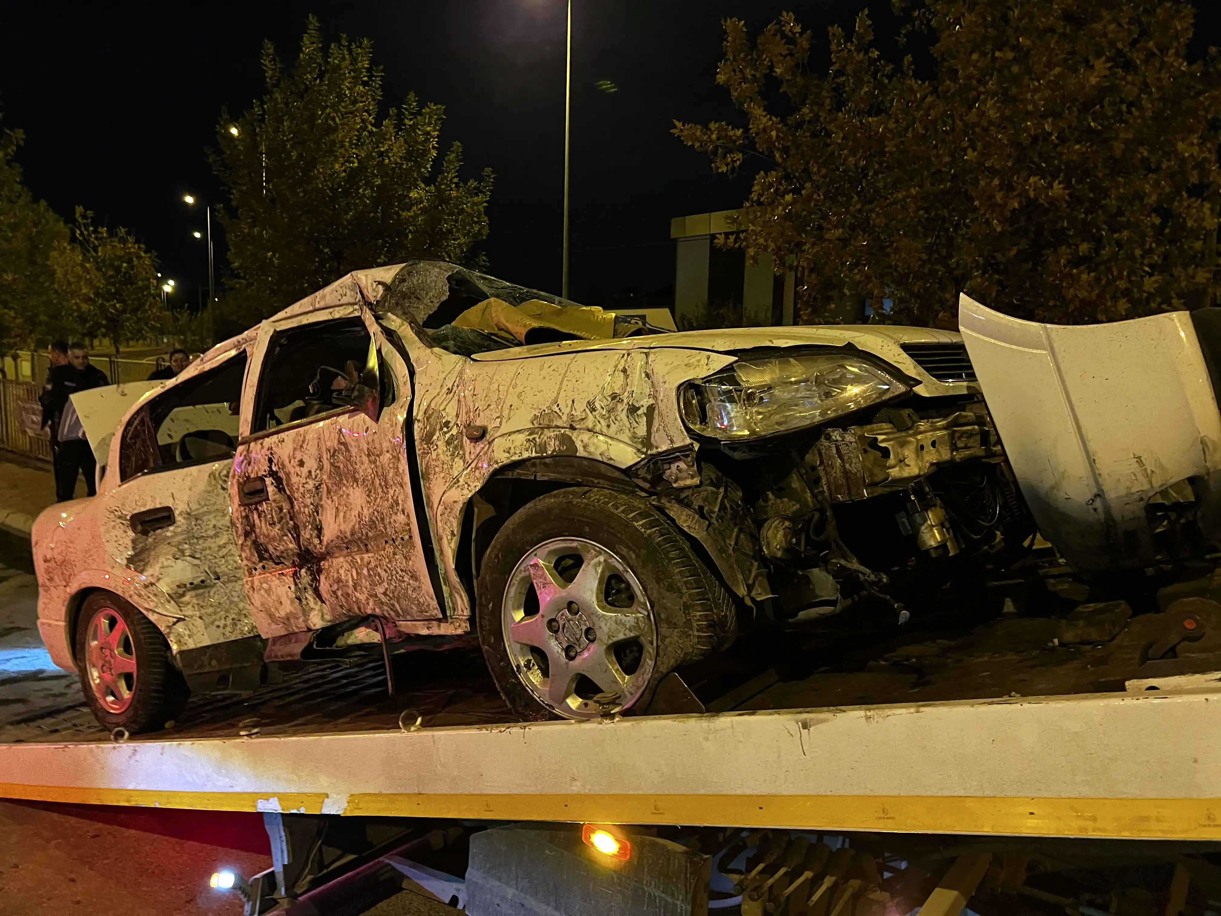 Kayseri'de Otomobil Sulama Kanalına Uçtu (2)