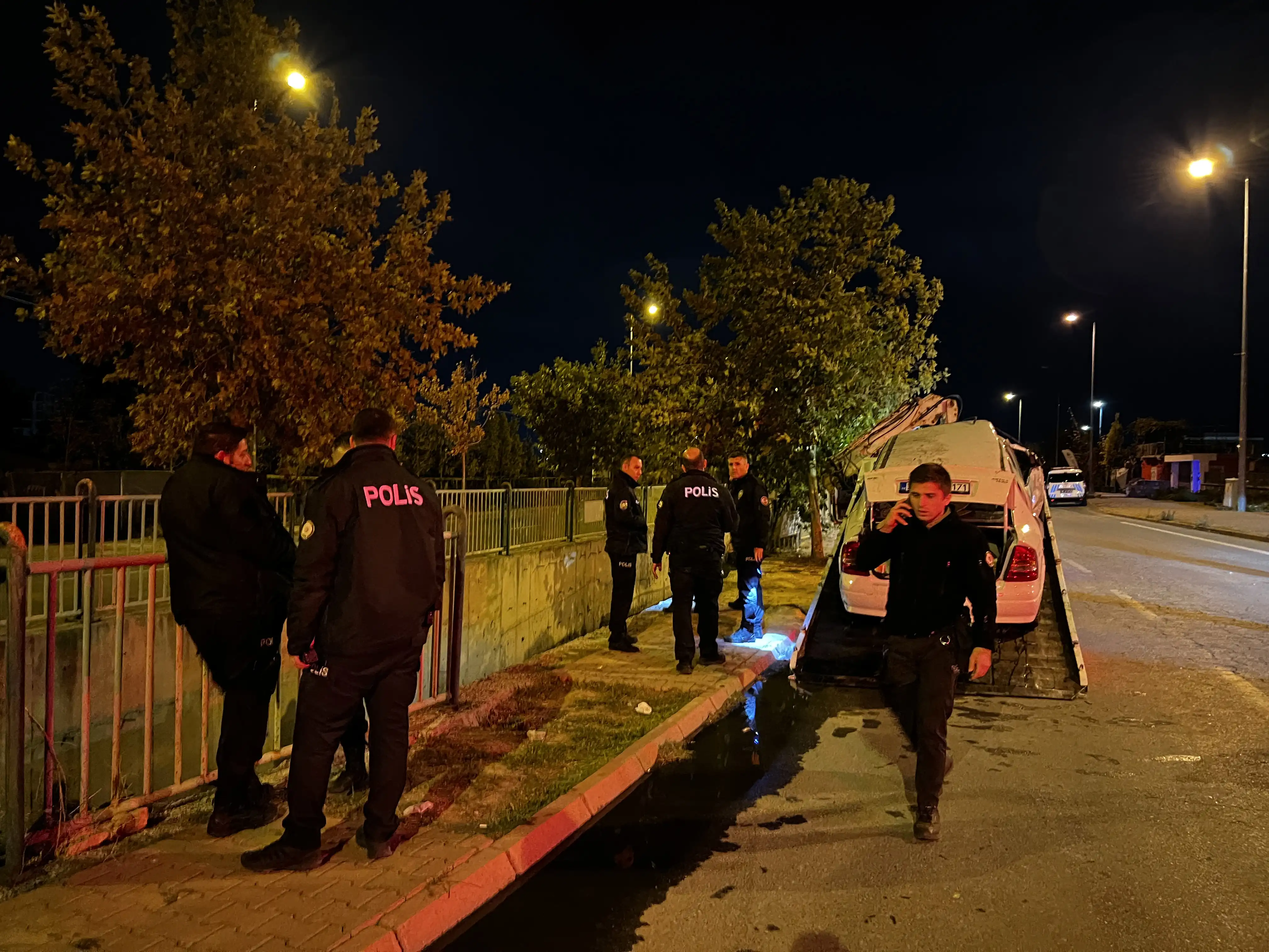 Kayseri'de Otomobil Sulama Kanalına Uçtu (3)