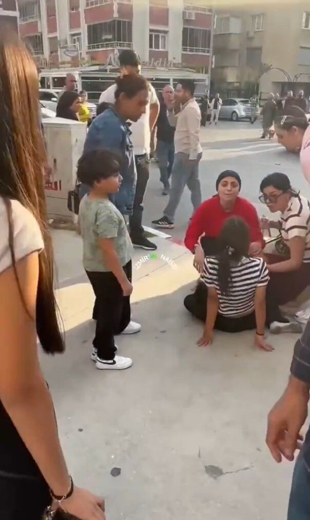 Kaza sonrası kadınlar saç baş kavga etti!