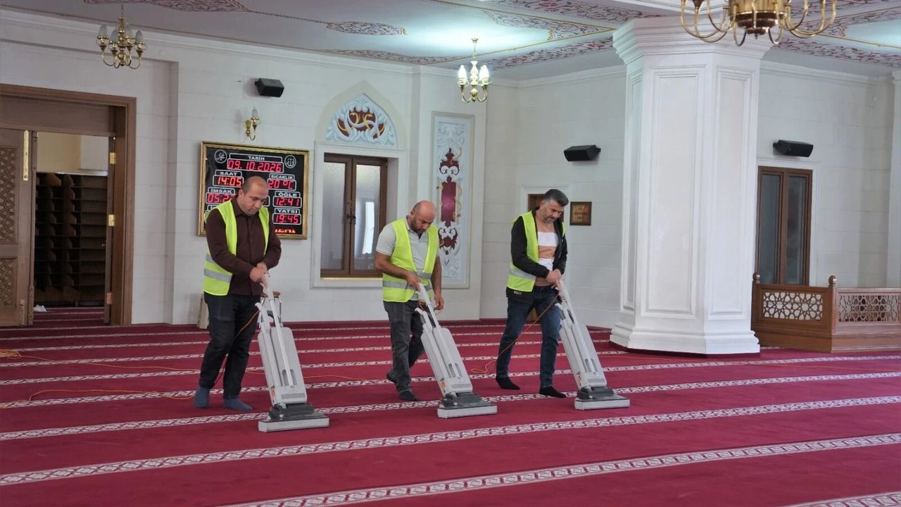 Keçiören’de camiler ibadete temiz ve ferah hazırlanıyor