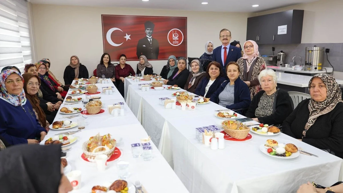 Keçiören'de Kadın Ve Aile Buluşması Toplumsal Değerler Gelecek Nesillere Aktarılıyor (2)
