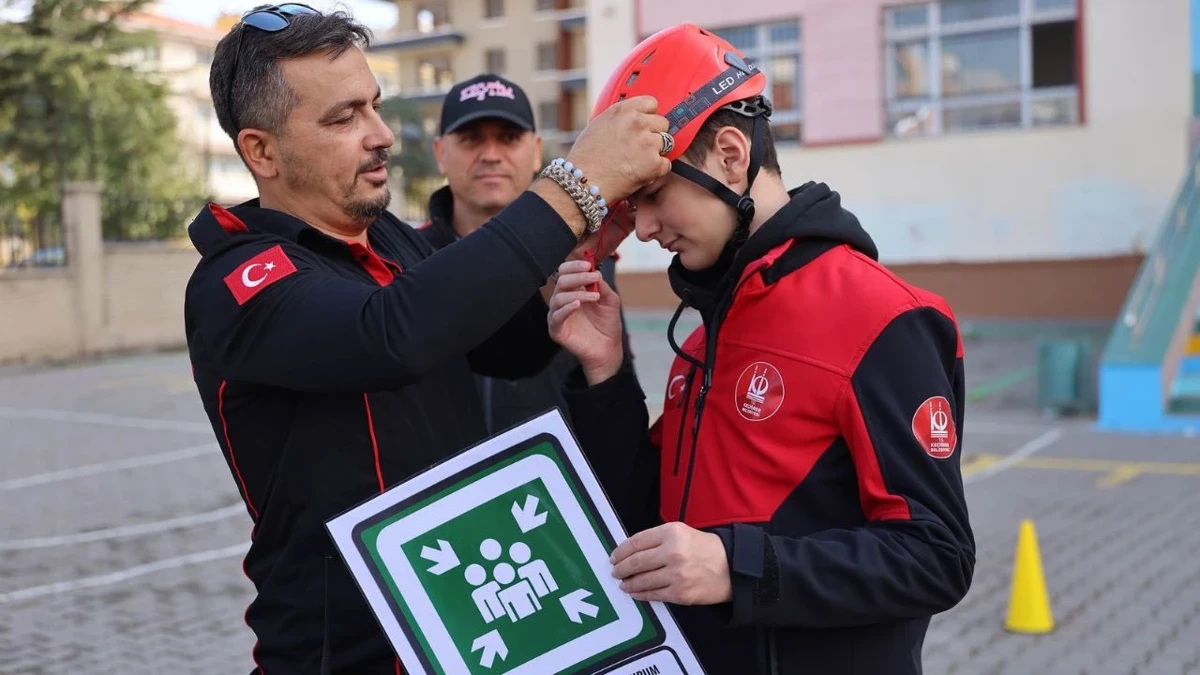 Keçiören'de Öğrencilere Hayat Kurtaran Eğitim Afetlere Hazırlık (2)