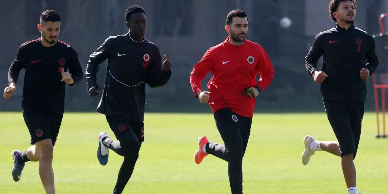 Kırmızı Siyahlılarda Konyaspor Mesaisi Başladı Cheikh Niasse Takımla Çalıştı (1)