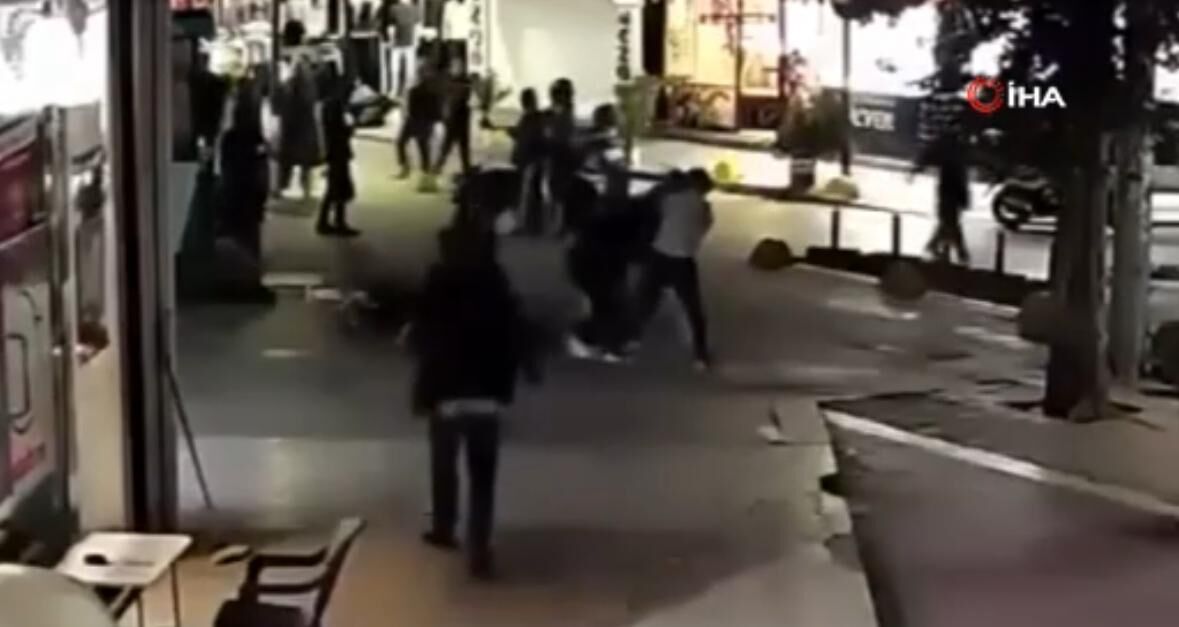 Kocaeli'de Anne Ve Kızını Cadde Ortasında Darbettiler.