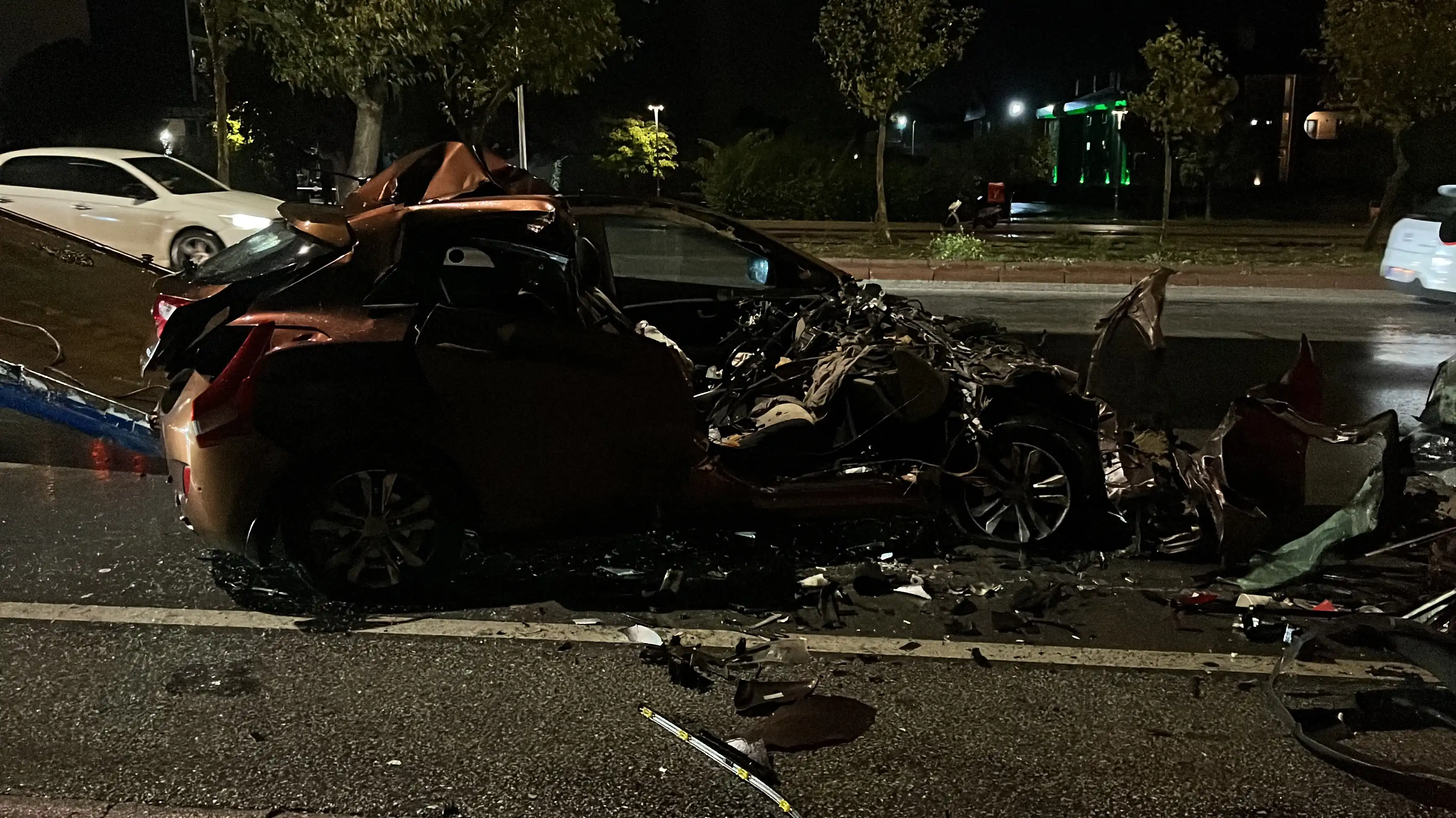 Konyada Otomobil Tırın Altına Girdi (1)