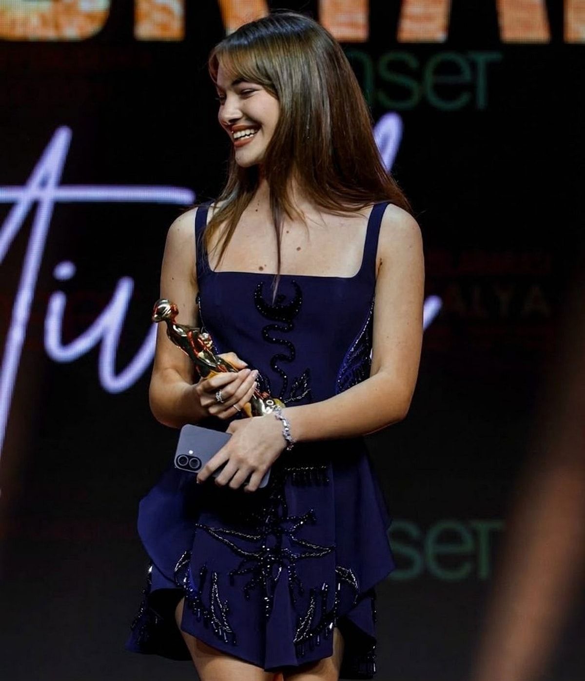 Leyla Smyrna Cabas 16 Yaşında Altın Portakal'da Başarıya Imza Attı 1