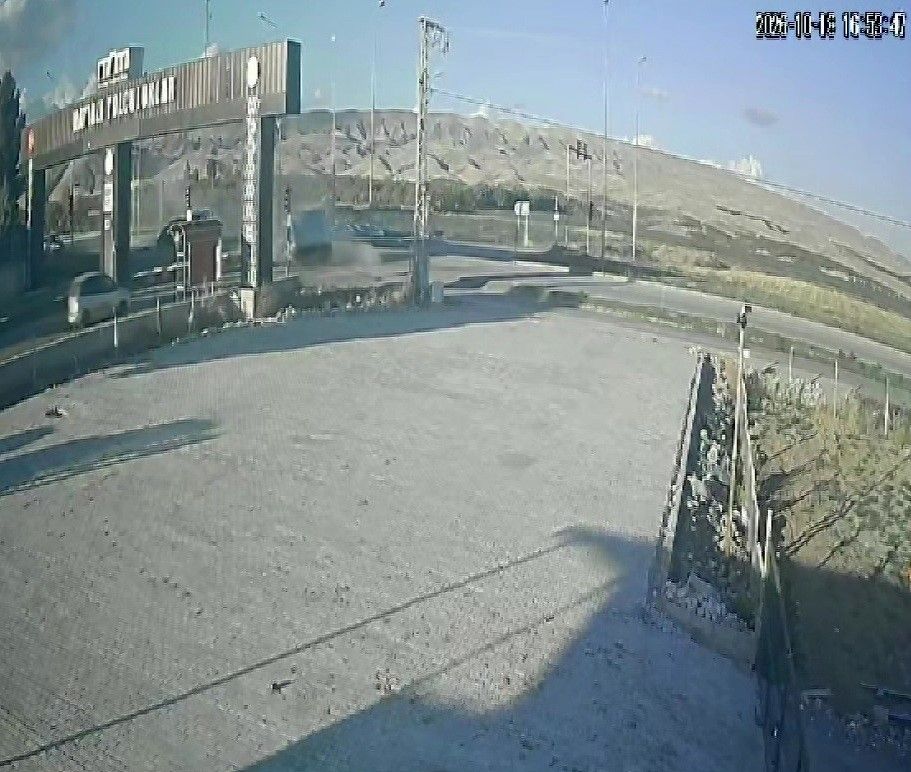 Malatya'da 1'I Ağır 3 Kişinin Yaralandığı Kazanın Görüntüleri Ortaya Çıktı