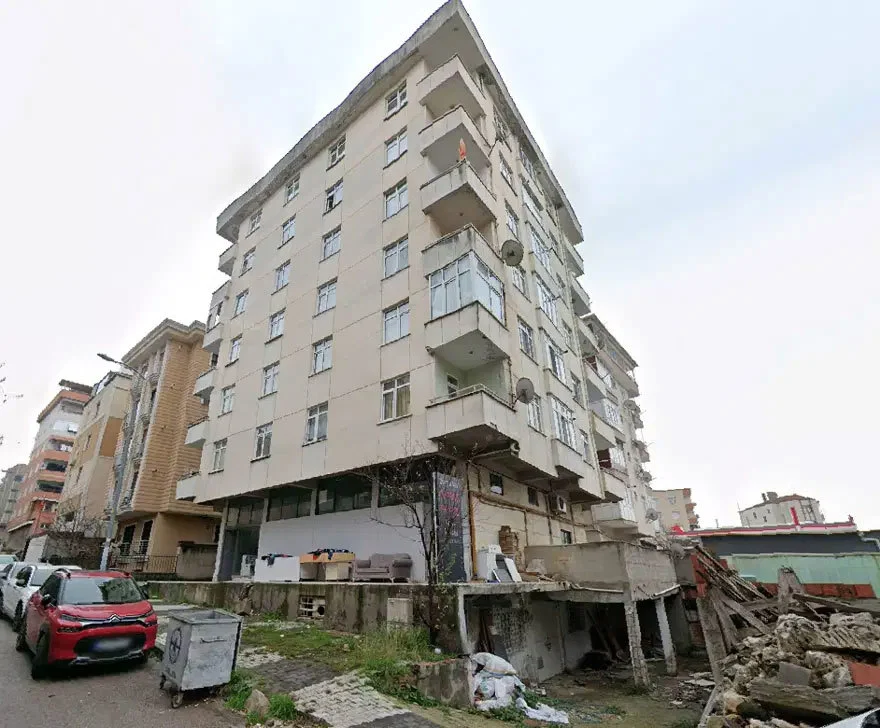 Maltepe De 7 Katli Binanin 3 Kati Coktu