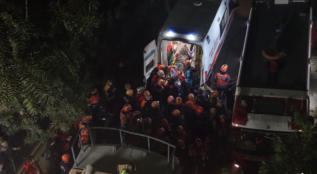 Maltepe'de Çöken Binada Aramalar Devam Ediyor (3)