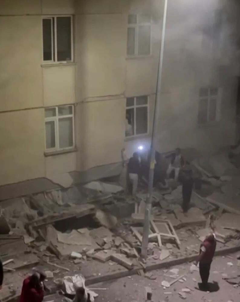 Maltepe'de Çöken Binanın Ilk Anları