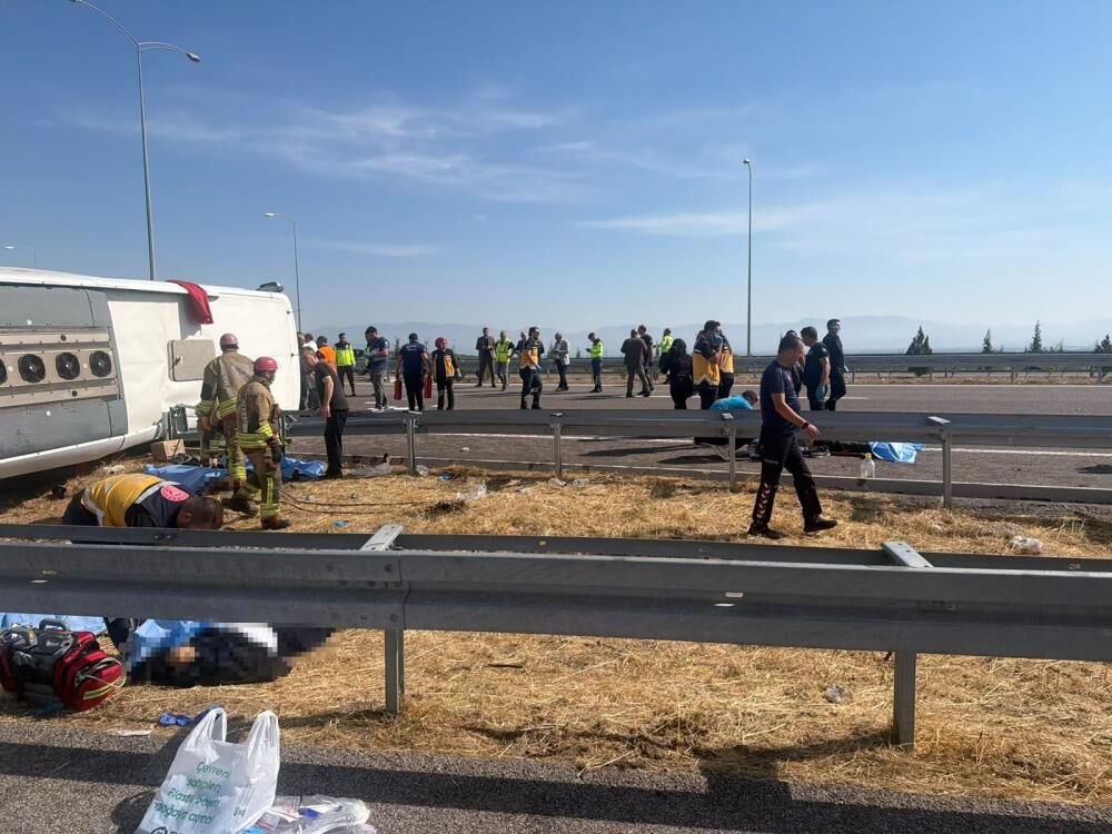 Manisa’da Feci Kaza! Yolcu Otobüsü Ile Çekici Çarpıştı