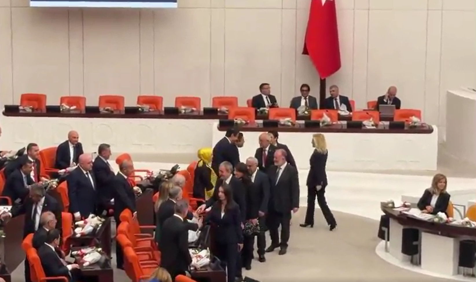 Meclis'te Dikkat Çeken Anlar Dem Parti Heyeti Bahçeli Ile Selamlaştı (2)-1