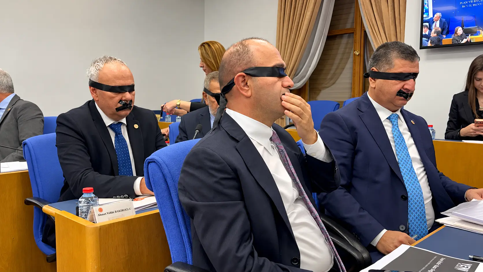 Meclis’te Halk Tv Protestosu Milletvekilleri Siyah Bant Taktı-1