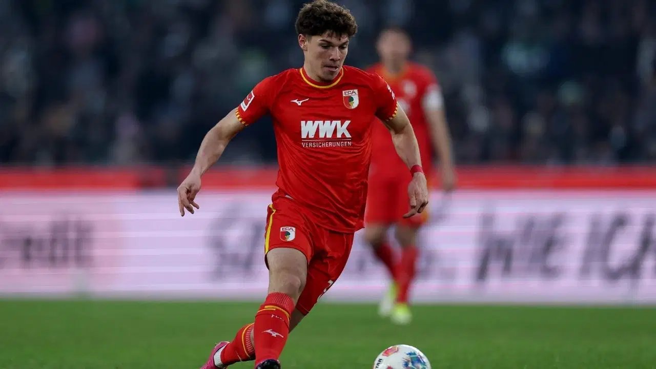 Mert Komur Kimdir