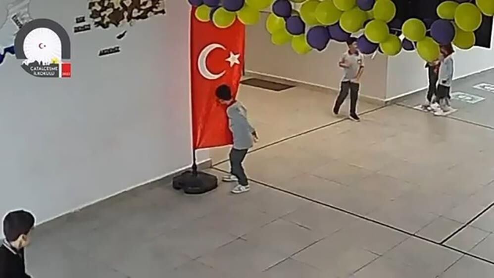 Minik Öğrencinin Türk Bayrağı Sevgisi