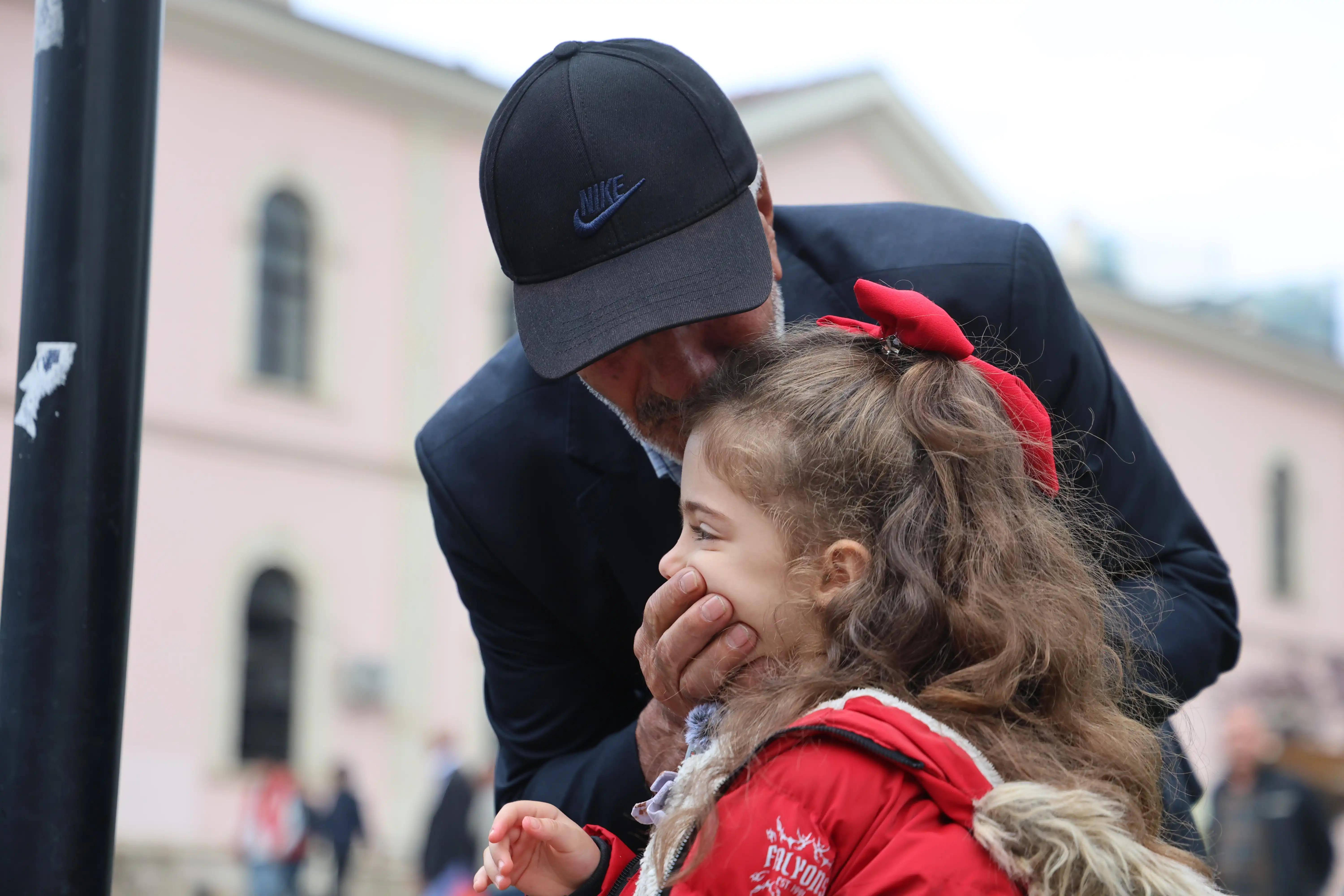 Minikler Söyledi, Yaşlı Adam Gözyaşlarını Tutamadı (3)