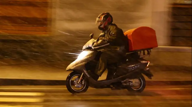 Moto Kurye Musa Demirci Anlattı Hızlı Teslimat Can Güvenliğini Zorluyor (3)