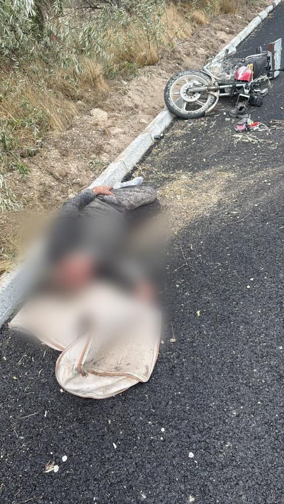 Motosikletin Şarampole Devrildiği Kaza Güvenlik Kamerasında 1 Ağır Yaralı