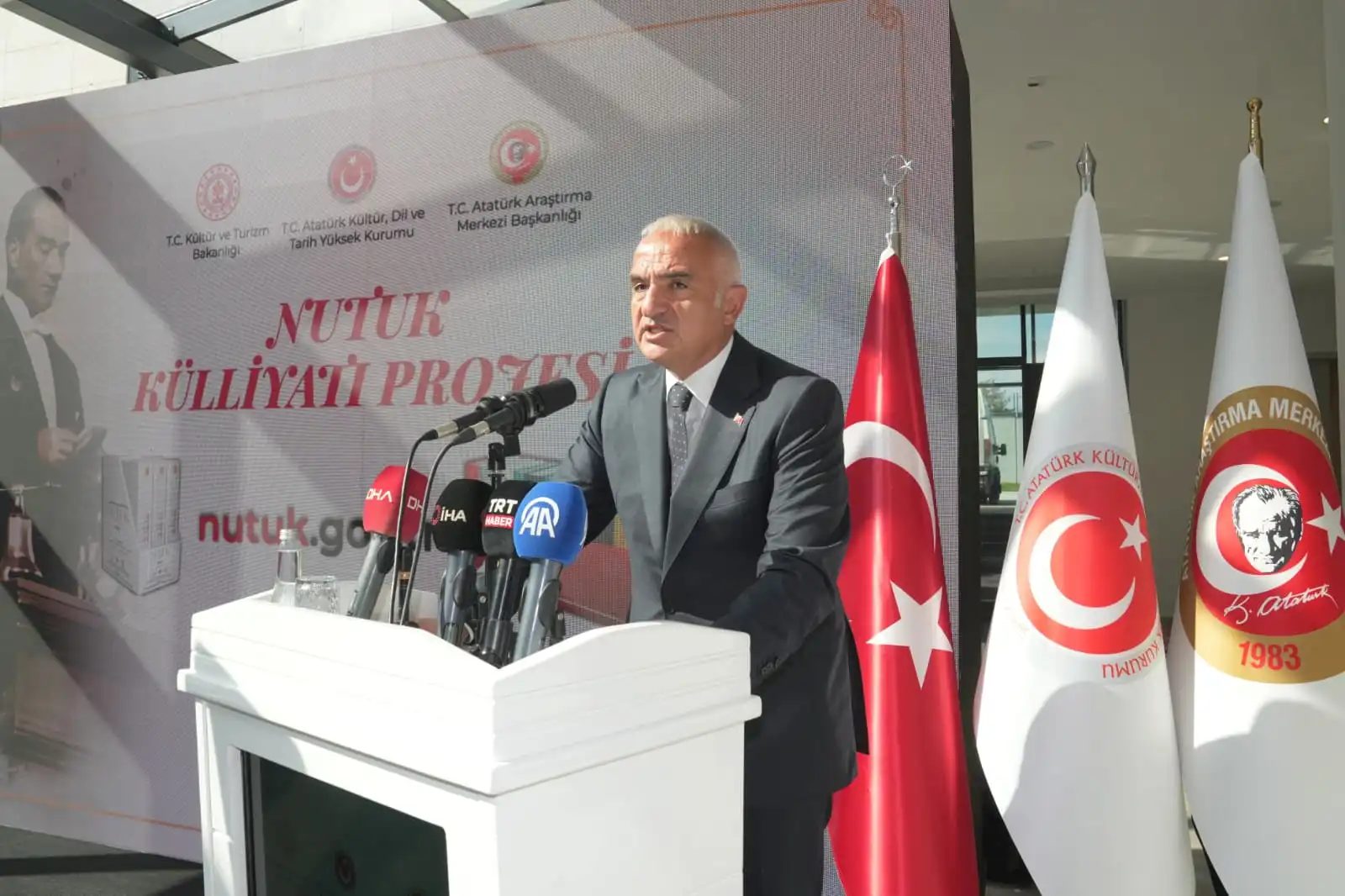 Nutuk 8 Dilde Dunyaya Aciliyor (3)