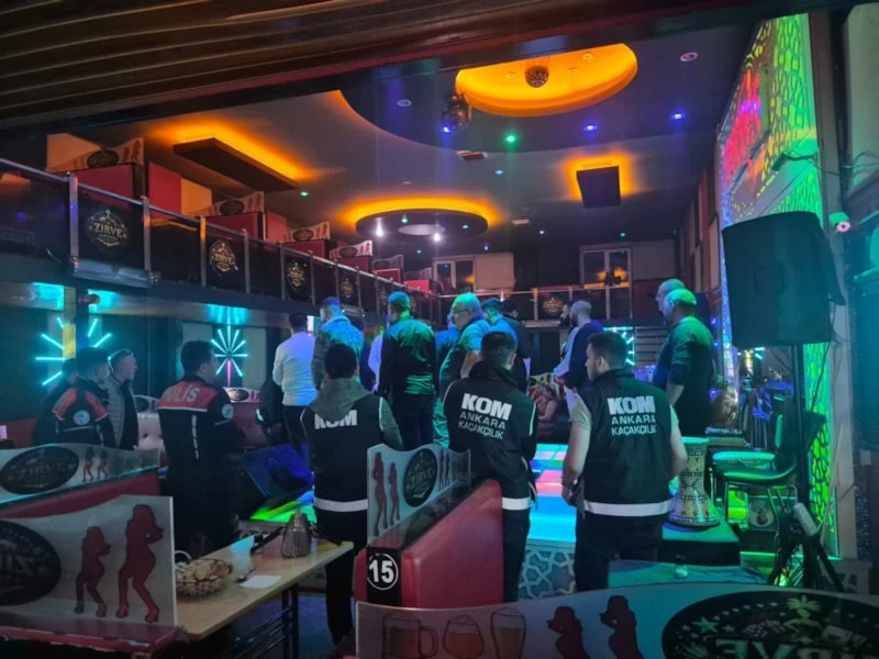 Öğretmen Fuhuş Ve Uyuşturucu Soruşturmasında Tutuklandı