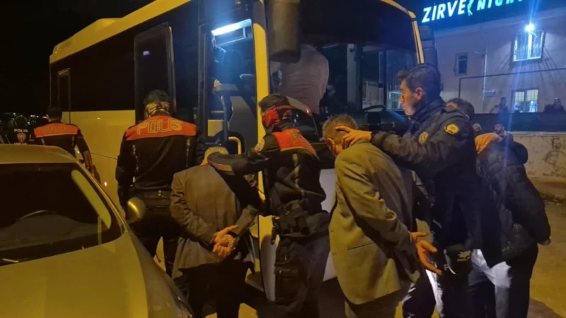 Öğretmen Fuhuş Ve Uyuşturucu Soruşturmasında Tutuklandı2