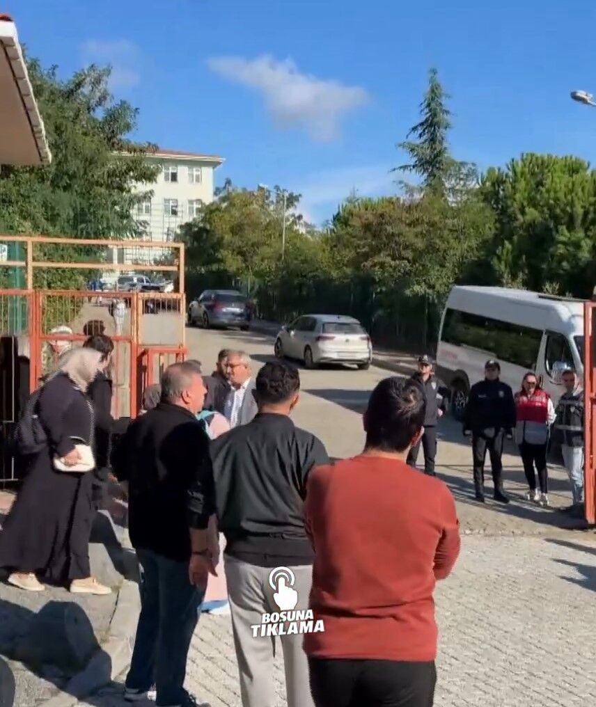 Okulda bıçaklı saldırı sonrası veli tepkisi: “Kimse bana kimsiniz diye sormuyor”