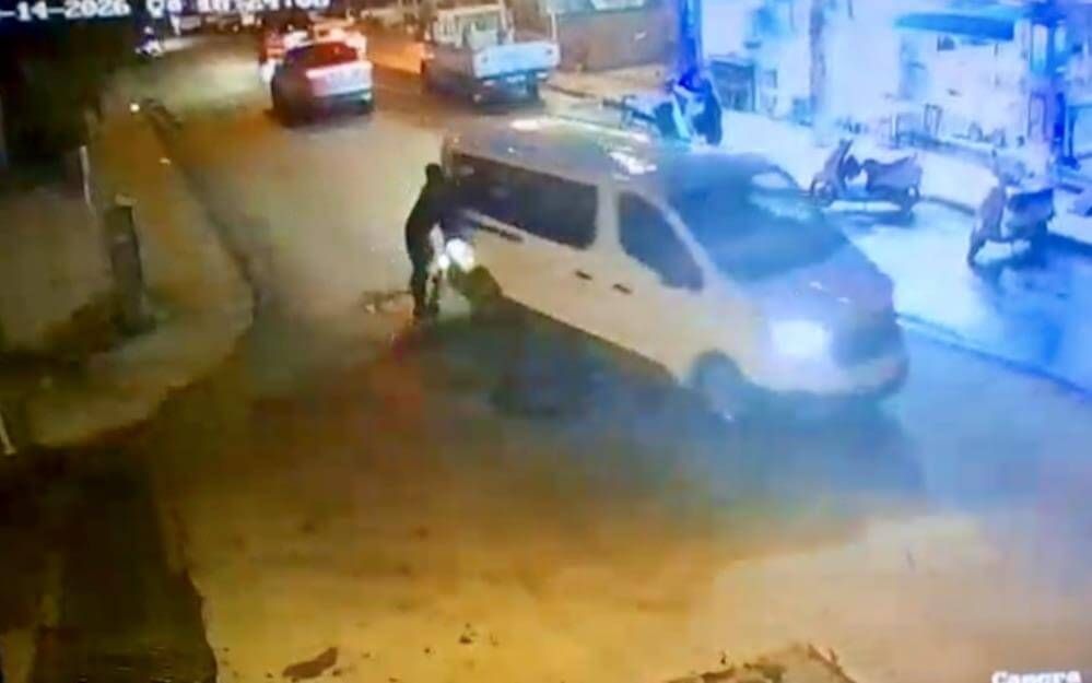 Önce Kurtardı, Sonra Tokat Attı