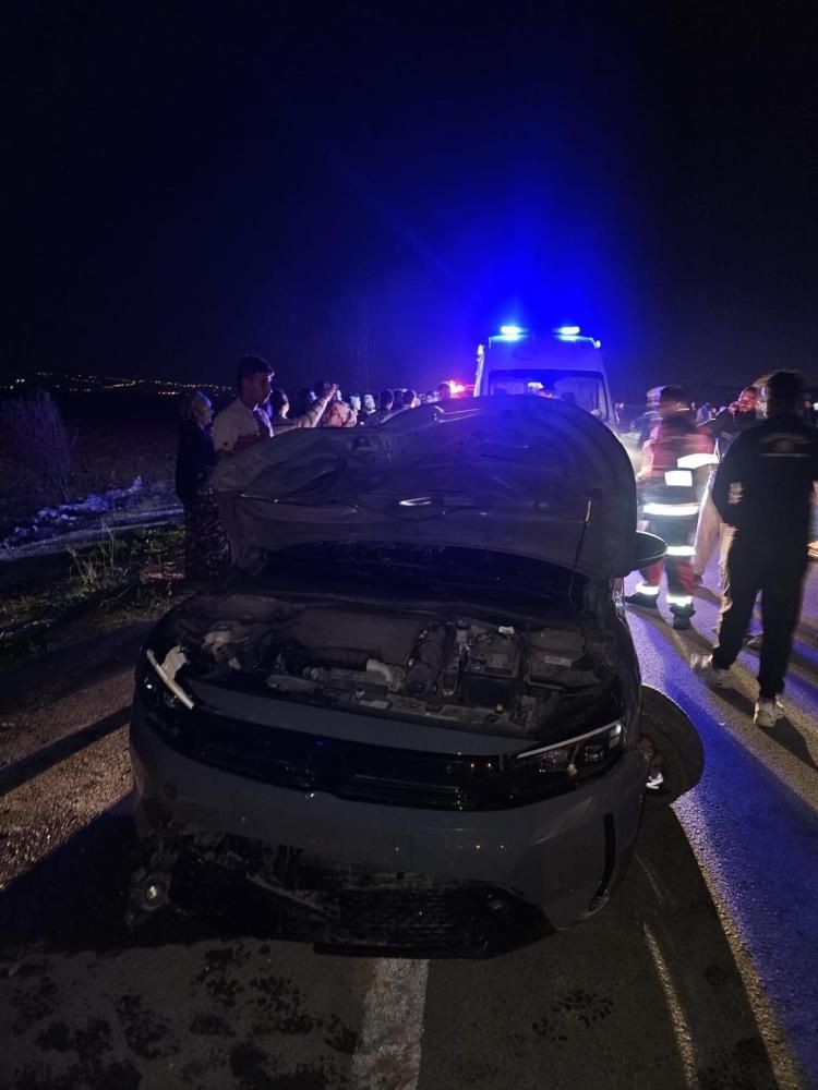 Otomobil Yayalara Çarptı Anne Ve 4 Yaşındaki Kızı Hayatını Kaybetti