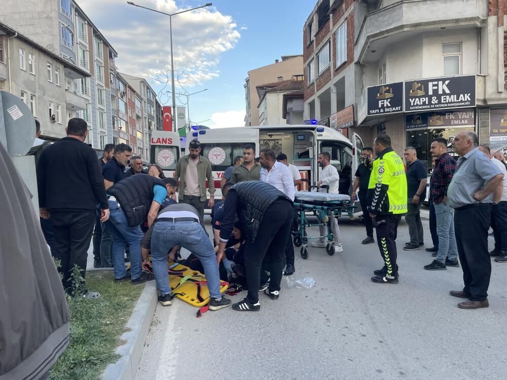 Otomobilin Çarptığı Kadın Ağır Yaralandı