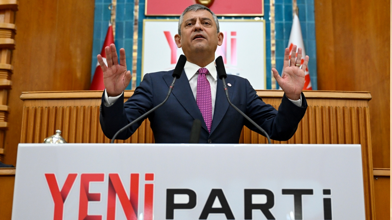 Özgür Özel’den iktidara Trump ve fon soruşturması eleştirisi