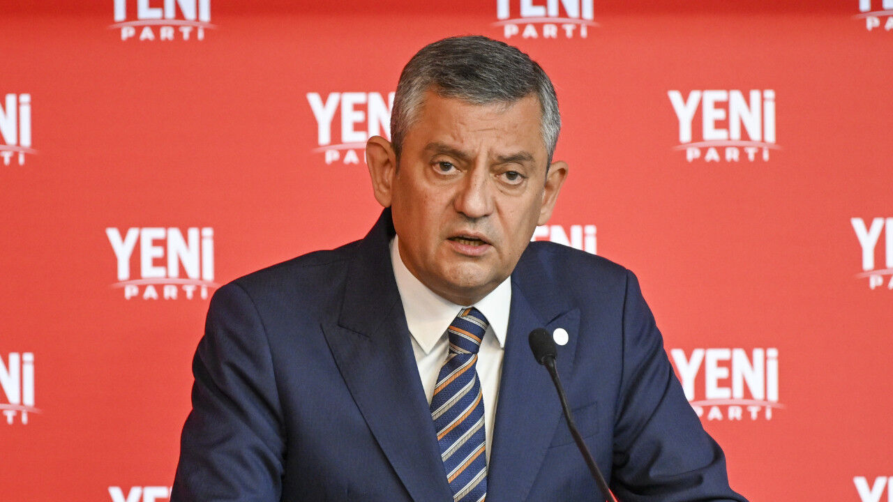 Özgür Özel'den Cemi̇ Tugay'a