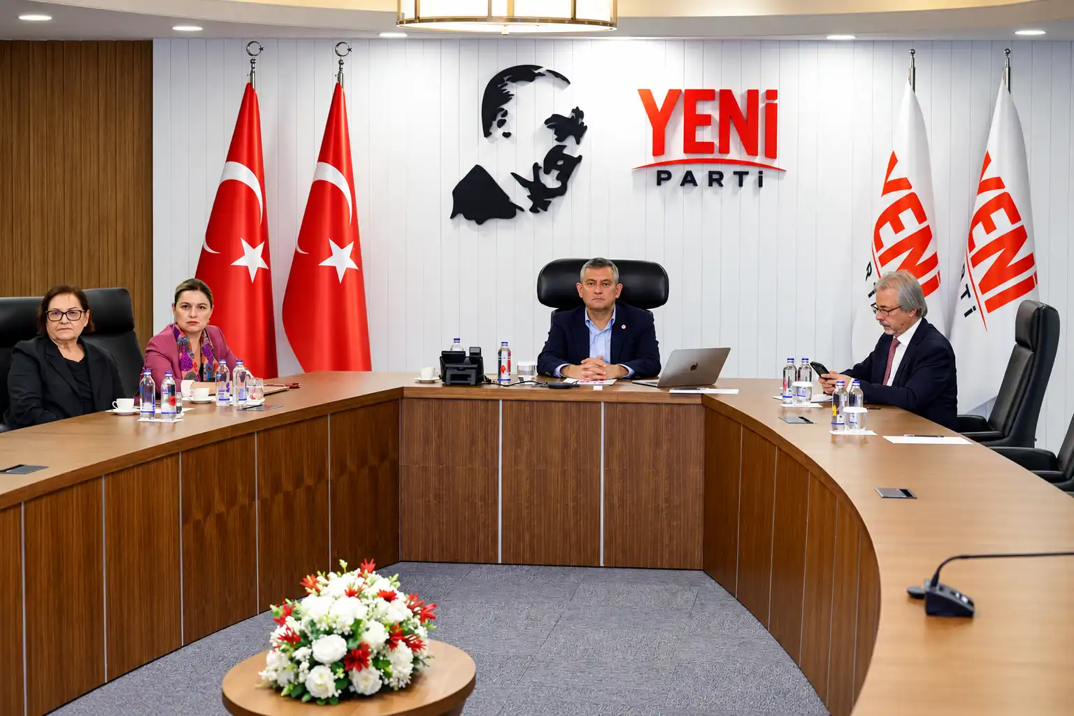 Özgür Özel’den Sosyalist Enternasyonal Toplantısına Çevrimiçi Katılım3