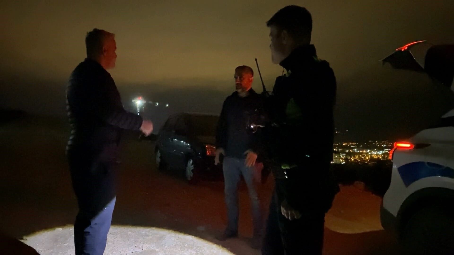 Polis durdurmak istedi, o kaçtı Yakalanınca “Sürücü ben değilim” deyip kavga ettiler