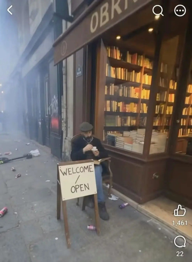 Protestolarla Sarsilan Fransad 20347850 3507 1 M.jpg