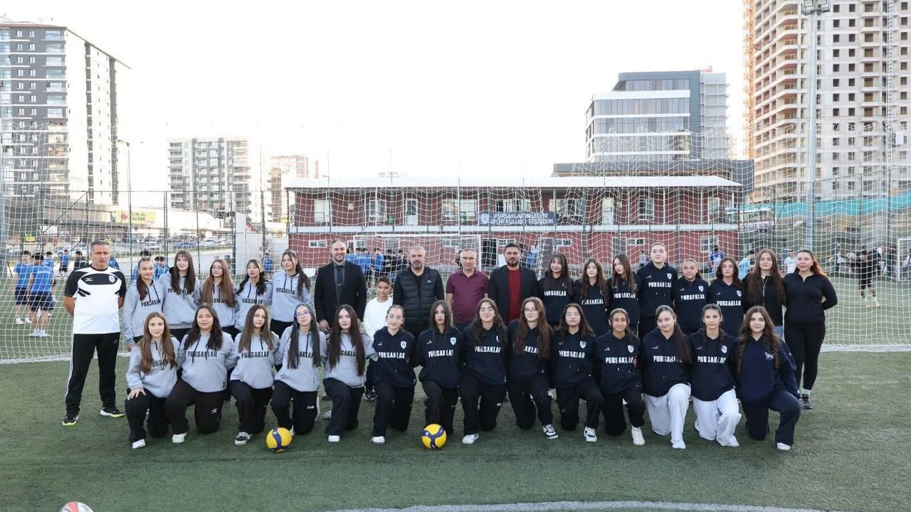 Pursaklar’da sporcular yeni sezon için sahaya çıktı