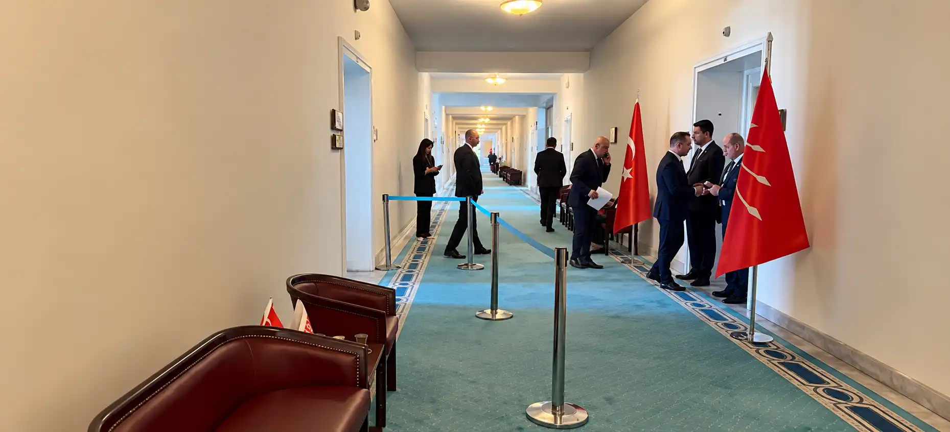 TBMM koridorunda bantlı engel: siyasi nezaket tartışması2